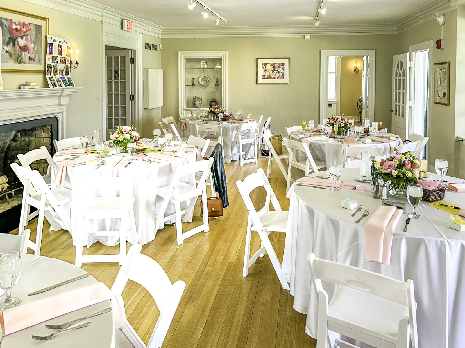 Guests laughing during the bridal shoe game